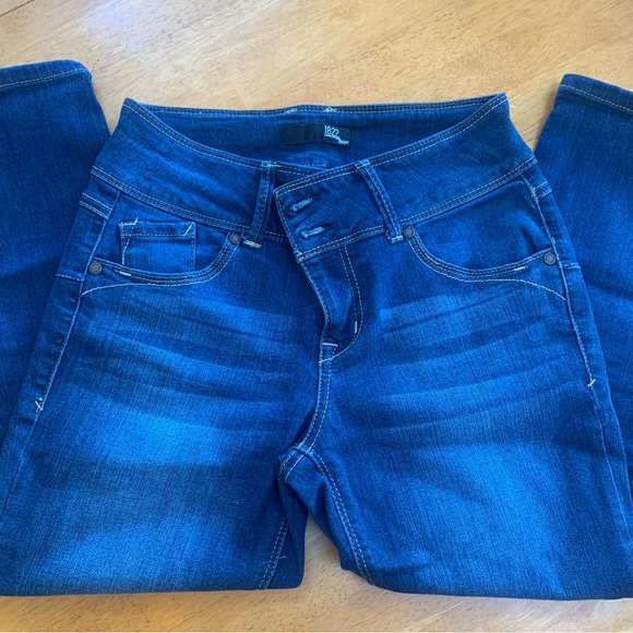 1822 Denim Cropped Skinny Jean - Picture 2 of 6